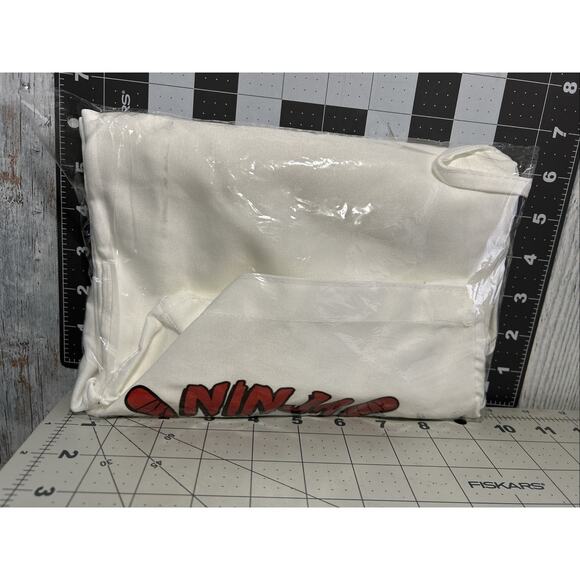 NECA Loot Crate Teenage Mutant Ninja Turtles 2022 Ninja Pizza Apron - Picture 2 of 2